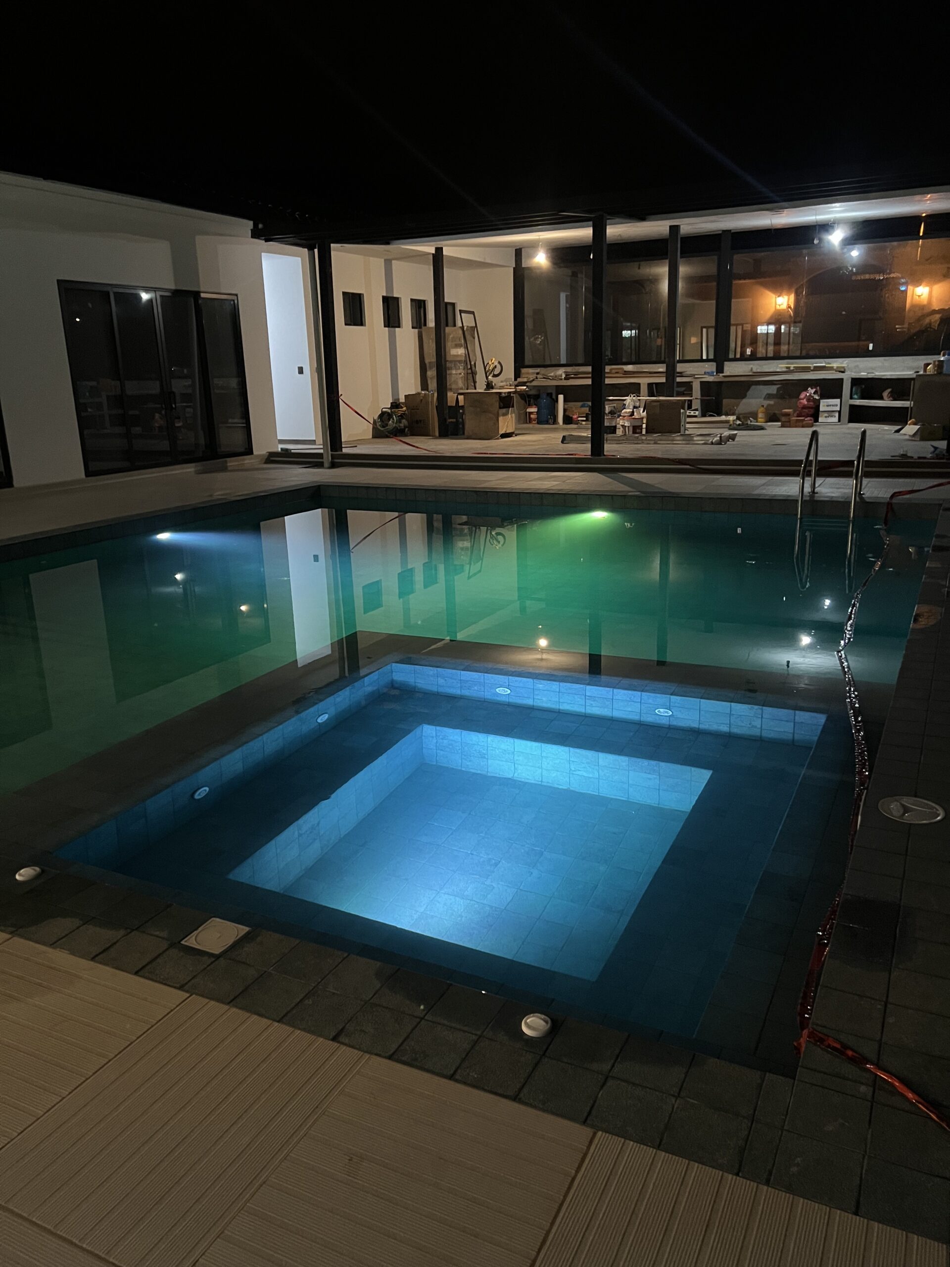 Iluminacion en piscinas Quito